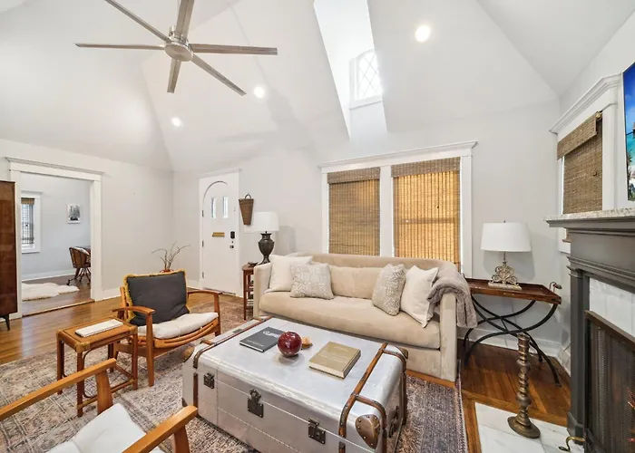 3 Bed, Office, Hot Tub, 2 Min To Cherry St Tulsa