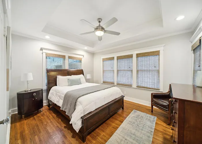Сasa de vacaciones 3 Bed, Office, Hot Tub, 2 Min To Cherry St Tulsa